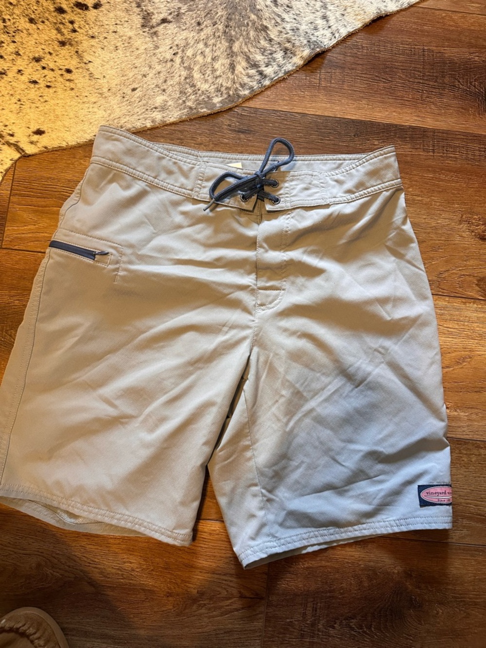 Mens Vinyard Vines grey shorts size 30